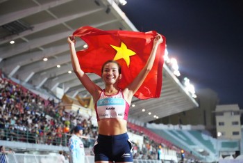 Nguyễn Thị Oanh bứt tốc cự ly chạy 5.000 m, chạm mốc 13 HCV SEA Games