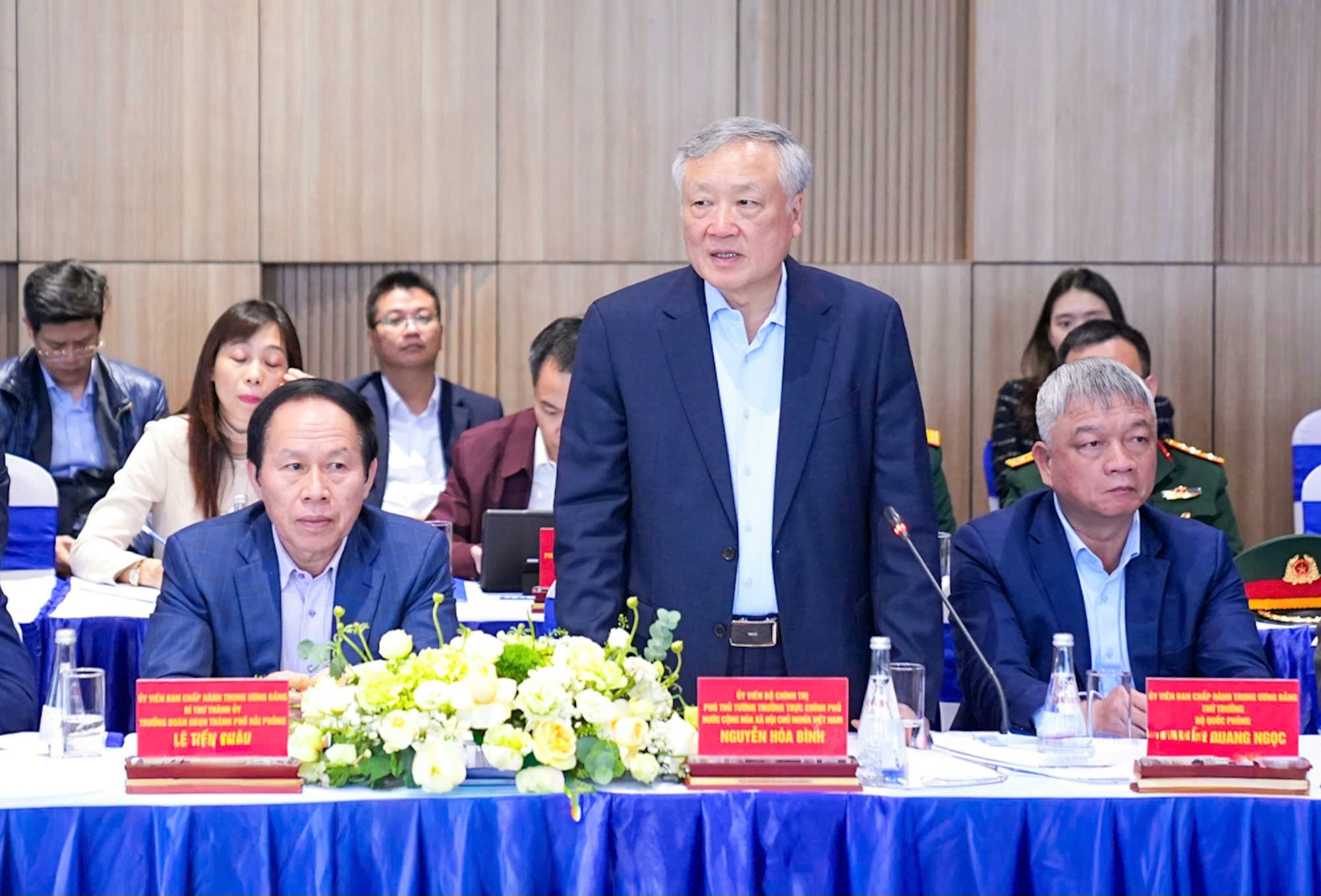 Phó Thủ tướng Thường trực Chính phủ phát biểu tại buổi làm việc với Tổ hợp Nhà máy VinFast. Ảnh: Đàm Thanh.