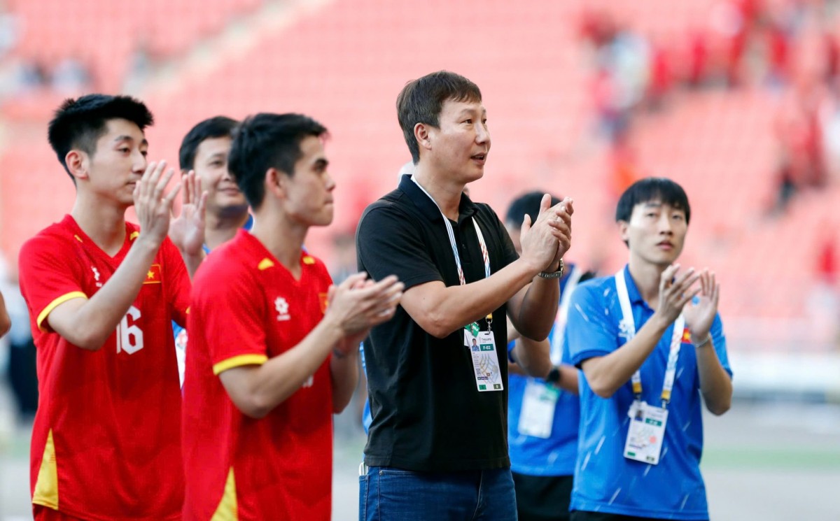Ông Kim Sang Sik có thể trở thành một trong những HLV thành công nhất lịch sử bóng đá Đông Nam Á chỉ sau hai năm làm việc. Ảnh: VFF