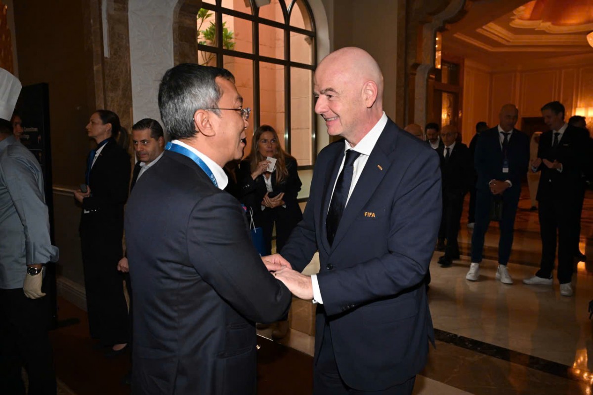 Chủ tịch FIFA Gianni Infantino (phải) và Chủ tịch VFF Trần Quốc Tuấn. Ảnh: VFF