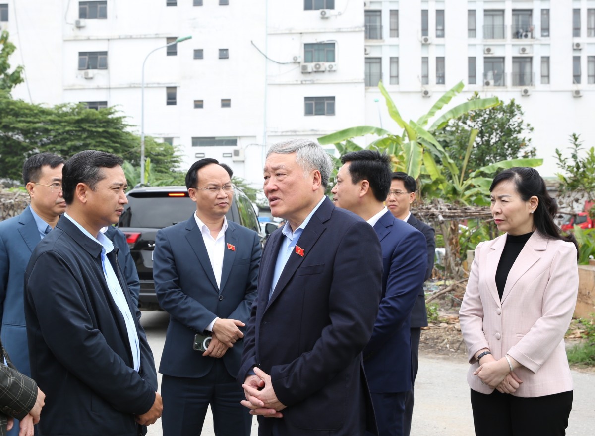 Phó Thủ tướng Thường trực Chính phủ Nguyễn Hòa Bình tiếp xúc cử tri Bắc Ninh