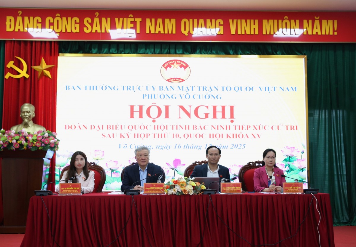 Phó Thủ tướng Thường trực Chính phủ Nguyễn Hòa Bình tiếp xúc cử tri Bắc Ninh