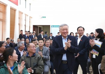 Phó Thủ tướng Thường trực Chính phủ Nguyễn Hòa Bình tiếp xúc cử tri Bắc Ninh