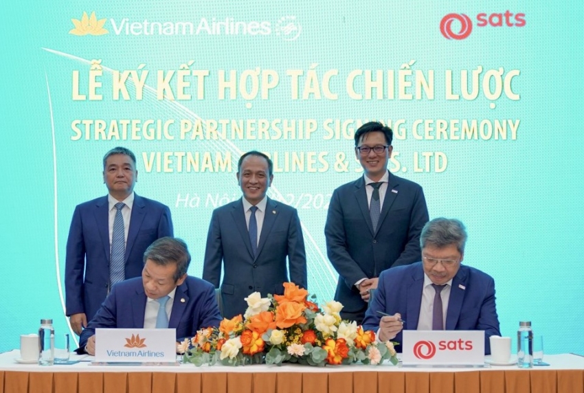 Vietnam Airlines tăng cường hợp tác với SATS trong dịch vụ mặt đất và logistics hàng không