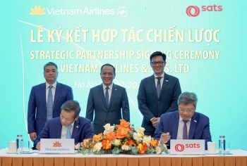 Vietnam Airlines tăng cường hợp tác với SATS trong dịch vụ mặt đất và logistics hàng không