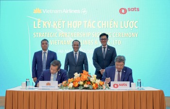 Vietnam Airlines tăng cường hợp tác với SATS trong dịch vụ mặt đất và logistics hàng không