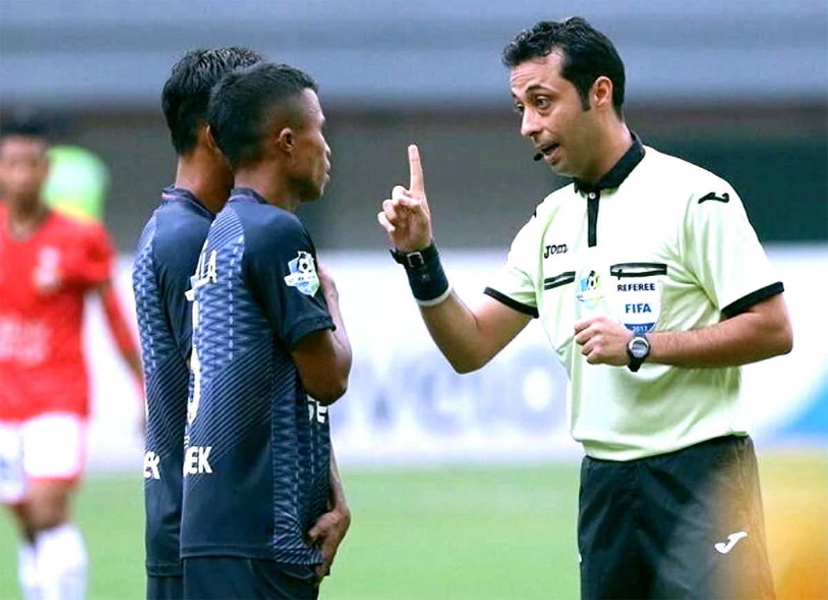 Trọng tài Mooud Bonyadifard là người bắt chính trận đấu tối nay giữa U22 Việt Nam và Thái Lan. Ảnh: AFC