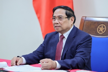 Thủ tướng Phạm Minh Chính điện đàm với Thủ tướng Singapore