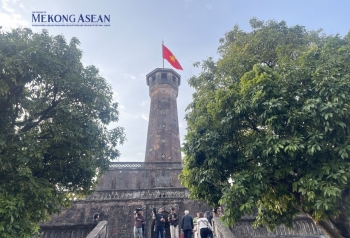 Đến Cột cờ Hà Nội, xem ký ức được kể bằng nghệ thuật