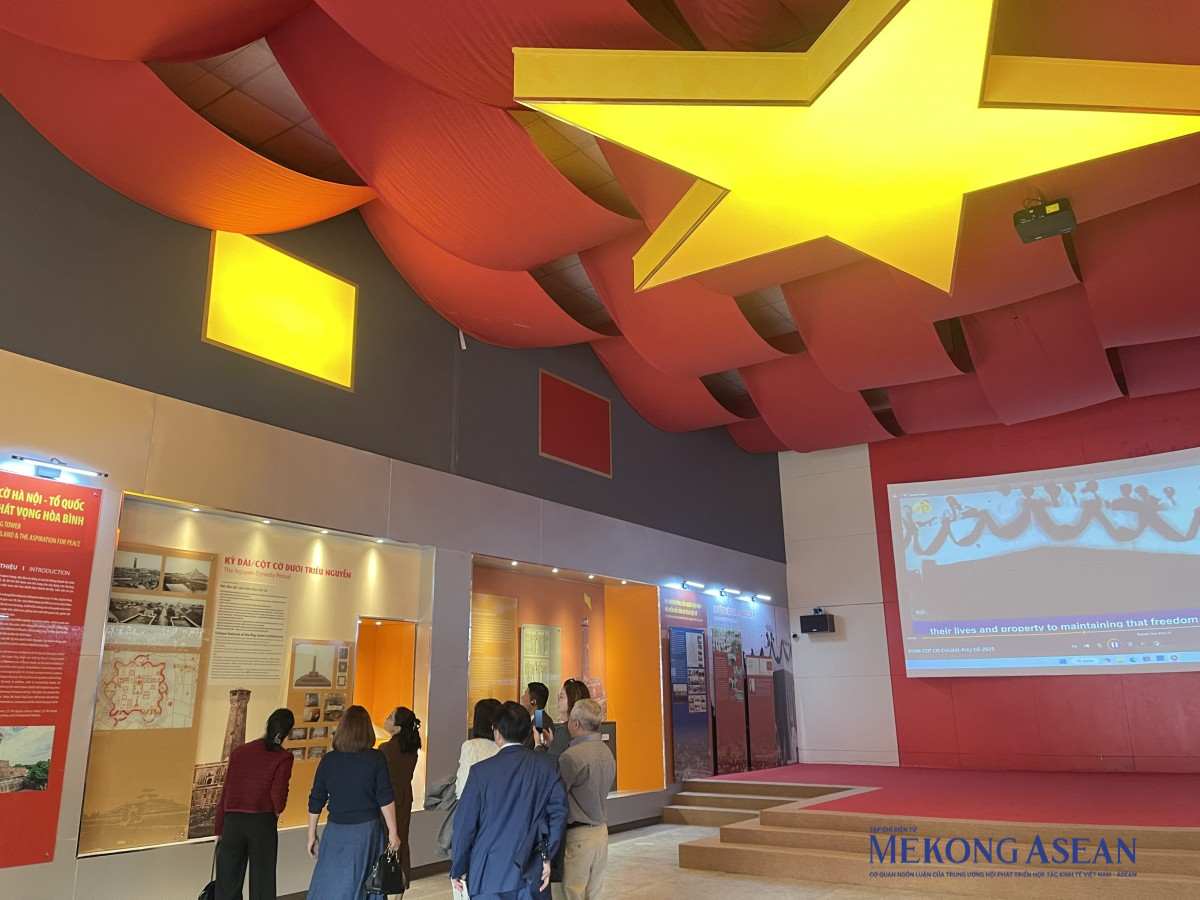 Đến cột cờ, xem ký ức Hà Nội được kể bằng nghệ thuật