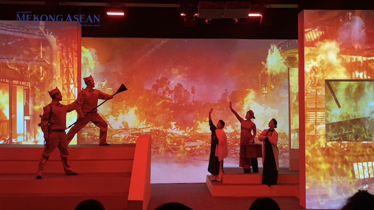 Đến cột cờ, xem ký ức Hà Nội được kể bằng nghệ thuật