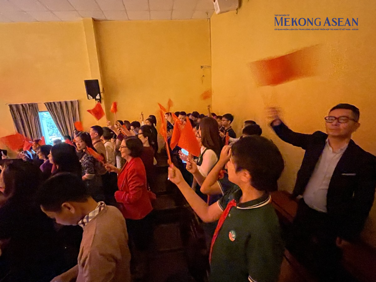 Đến cột cờ, xem ký ức Hà Nội được kể bằng nghệ thuật