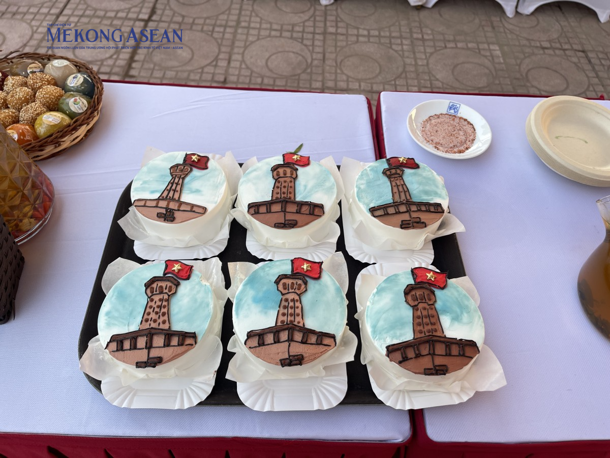 Đến cột cờ, xem ký ức Hà Nội được kể bằng nghệ thuật