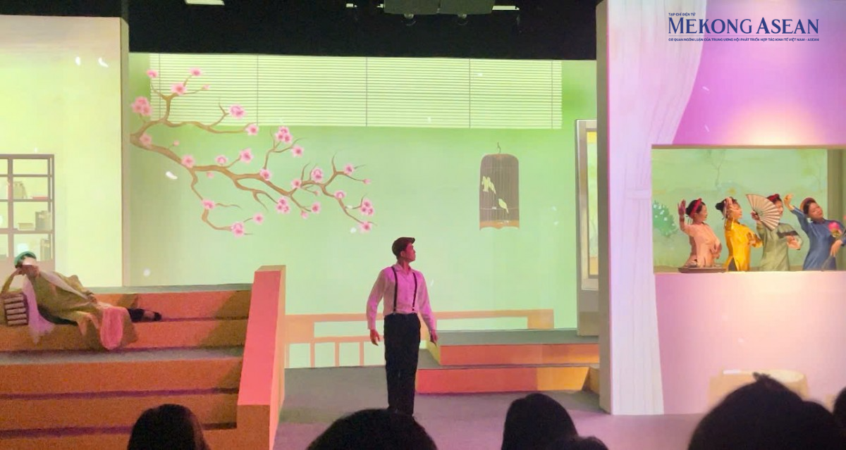 Đến Cột cờ Hà Nội, xem ký ức được kể bằng nghệ thuật