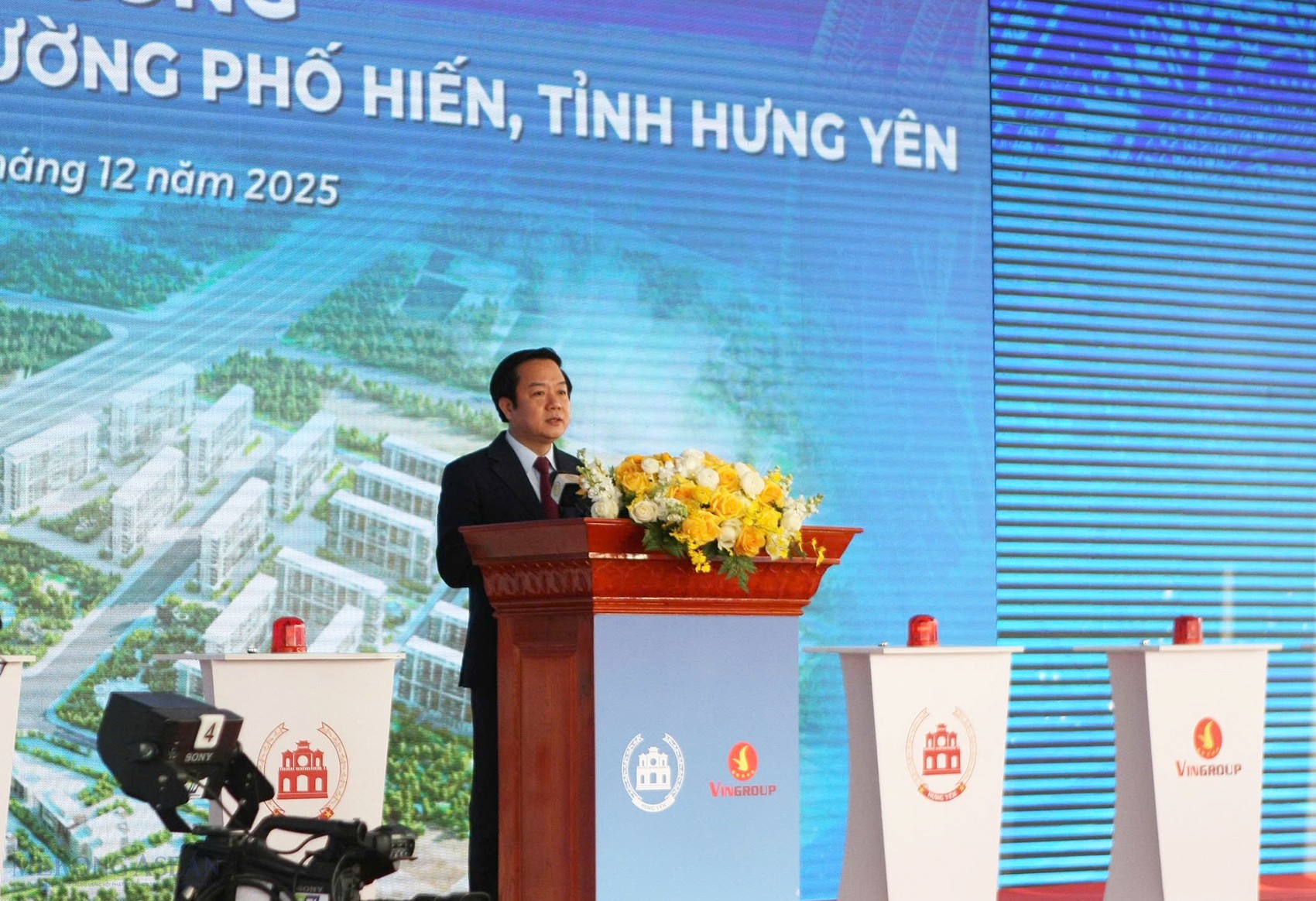 Ông Phạm Quang Ngọc, Phó Bí thư Tỉnh ủy, Chủ tịch UBND tỉnh Hưng Yên phát biểu tại lễ khởi công. Ảnh: Mai Hương.