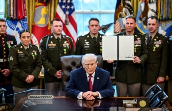 Mỹ thông qua gói chi tiêu quốc phòng kỷ lục, cấp 800 triệu USD cho Ukraine