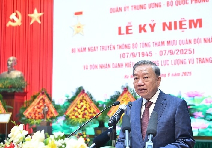 Quân đội Nhân dân vững bước dưới cờ Đảng quang vinh