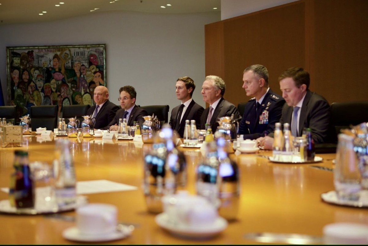 Phái đoàn Mỹ trong cuộc họp với phái đoàn Ukraine ngày 15/12. Ảnh: X/@SEPeaceMissions