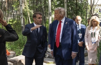 Ông Trump dọa áp thuế 25% nếu Pháp không tăng giá dược phẩm