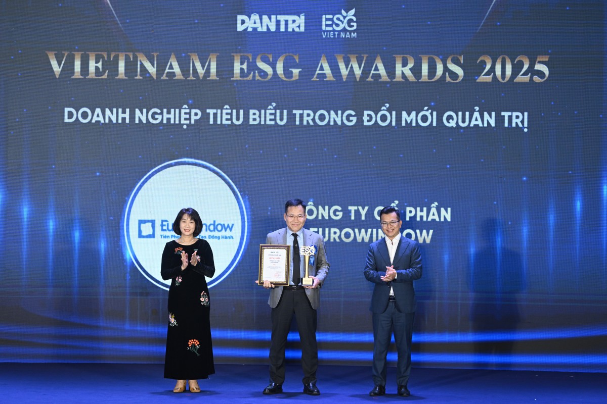 Eurowindow được xướng tên tại Vietnam ESG Awards 2025