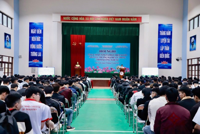 Hội nghị nâng cao kỹ năng và phát triển nguồn nhân lực thương mại điện tử trong thời đại công nghệ số để tập huấn thương mại điện tử dành cho sinh viên