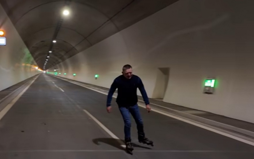 Thủ tướng Slovakia trượt patin khánh thành đường hầm cao tốc