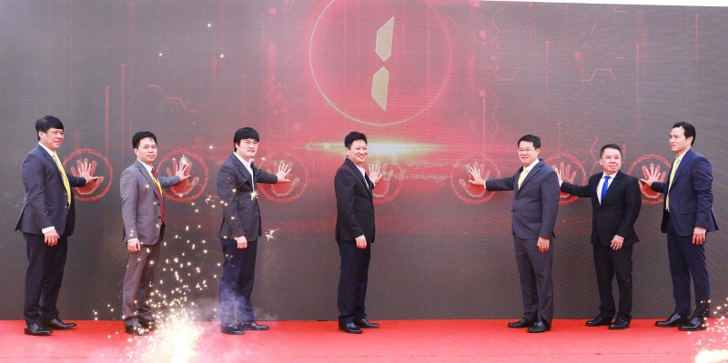 Lãnh đạo Sở Y tế Hà Nội, Vụ Bưu chính - Bộ Khoa học và Công nghệ, Tổng công ty Bưu điện Việt Nam, Bệnh viện Đa khoa Đức Giang thực hiện nghi thức khai trương dự án