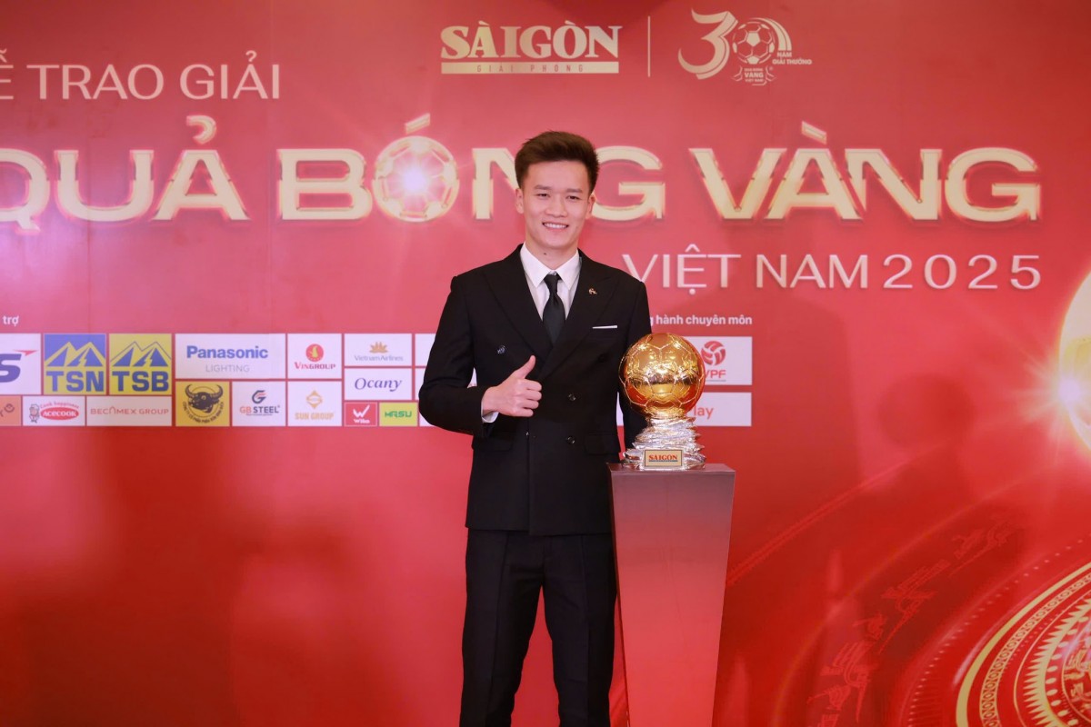 Nguyễn Hoàng Đức giành Quả bóng vàng nam 2025. Ảnh: Ninh Bình FC
