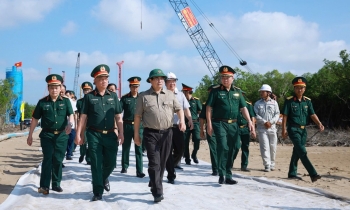 Thủ tướng kiểm tra, đôn đốc một số dự án hạ tầng chiến lược tại Cà Mau