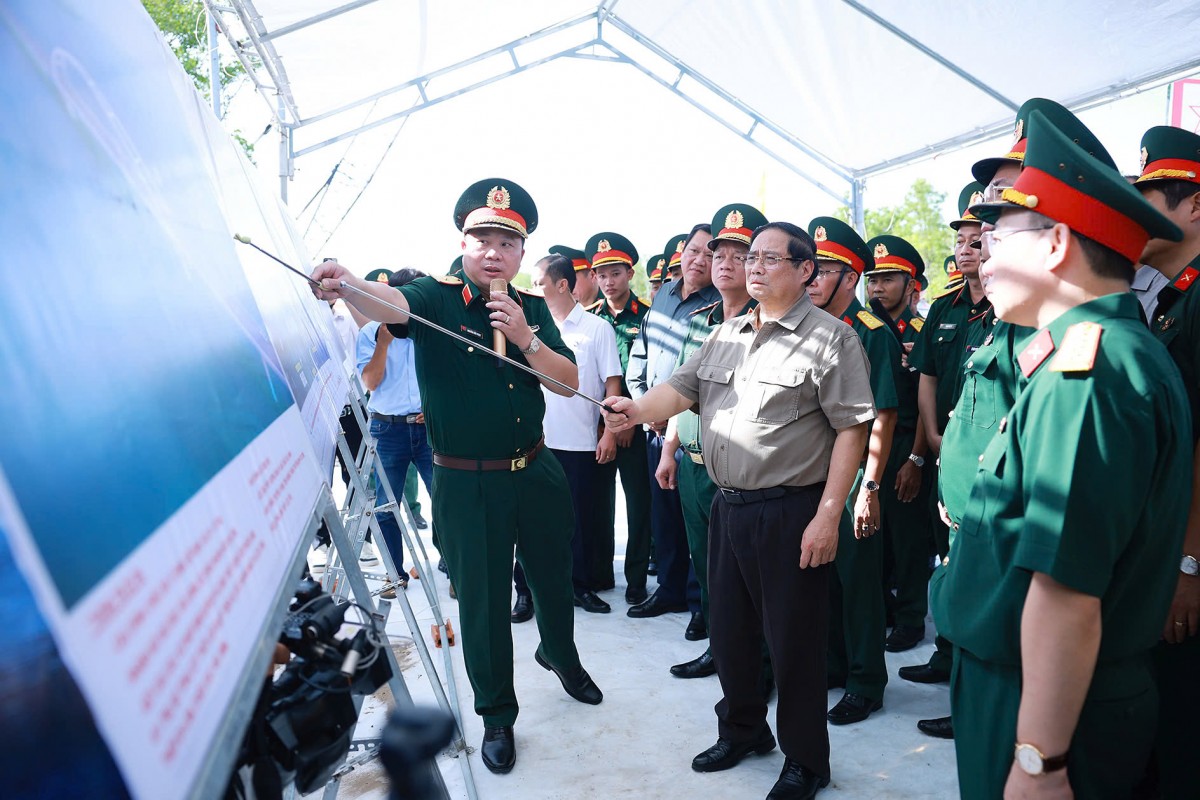 Thủ tướng kiểm tra, đôn đốc một số dự án hạ tầng chiến lược tại Cà Mau