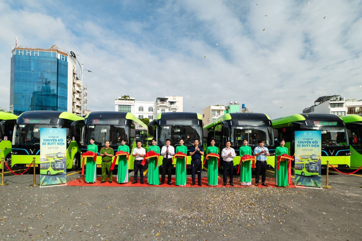 Vinbus chính thức vận hành tuyến buýt điện 33 và 150 tại TP HCM