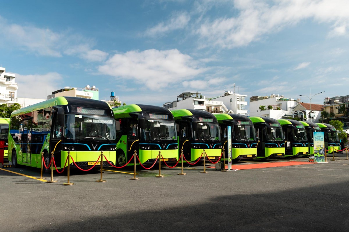 Vinbus chính thức vận hành tuyến buýt điện 33 và 150 tại TP HCM