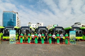Vinbus chính thức vận hành tuyến buýt điện 33 và 150 tại TP HCM