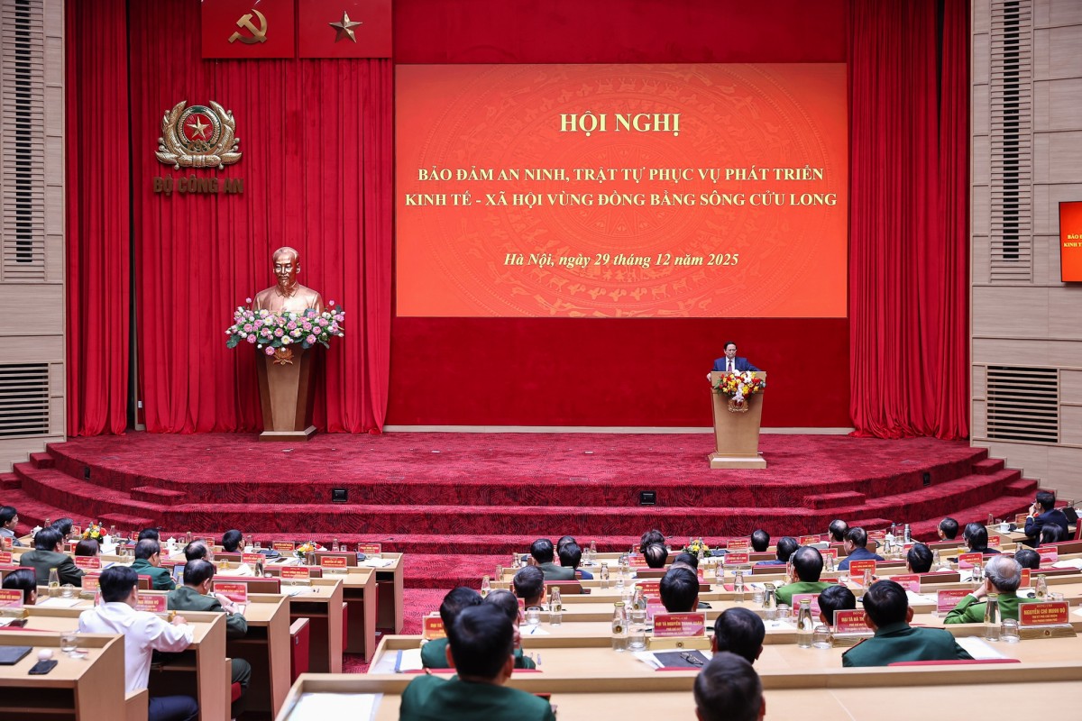 Thủ tướng Chính phủ Phạm Minh Chính và các đại biểu dự Hội nghị về bảo đảm an ninh, trật tự phục vụ phát triển kinh tế - xã hội vùng Đồng bằng sông Cửu Long. Ảnh: VGP.