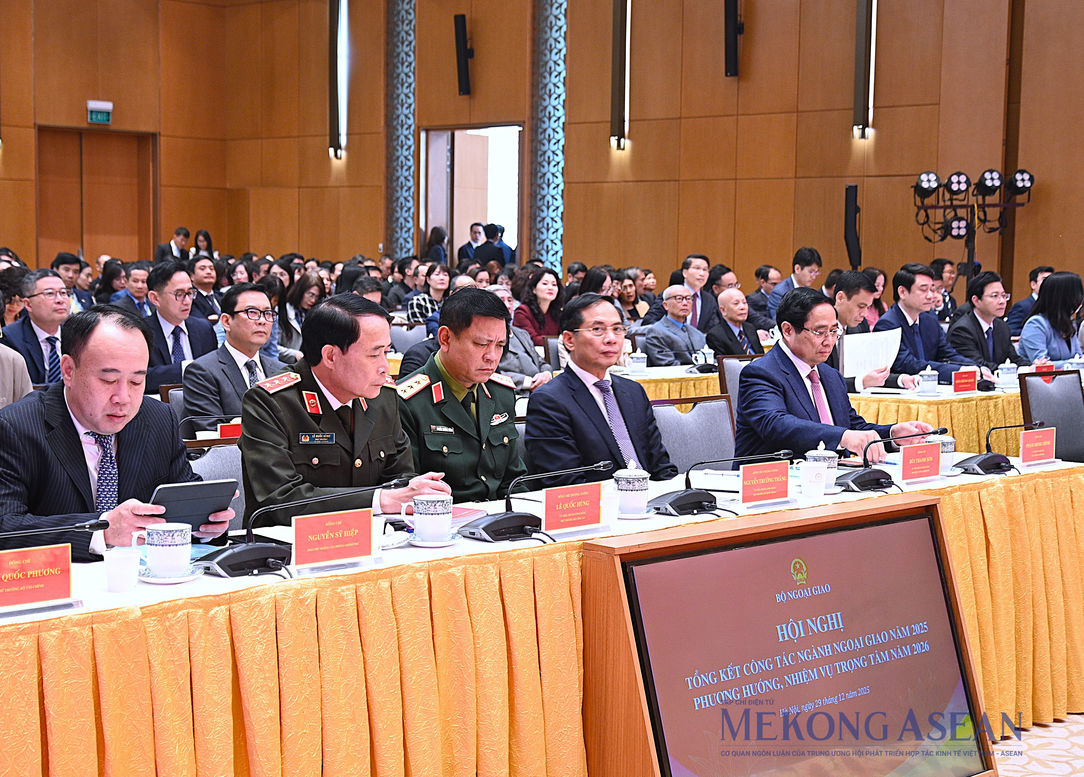 Thủ tướng: Ngoại giao phải giữ vững ổn định, mở rộng không gian phát triển