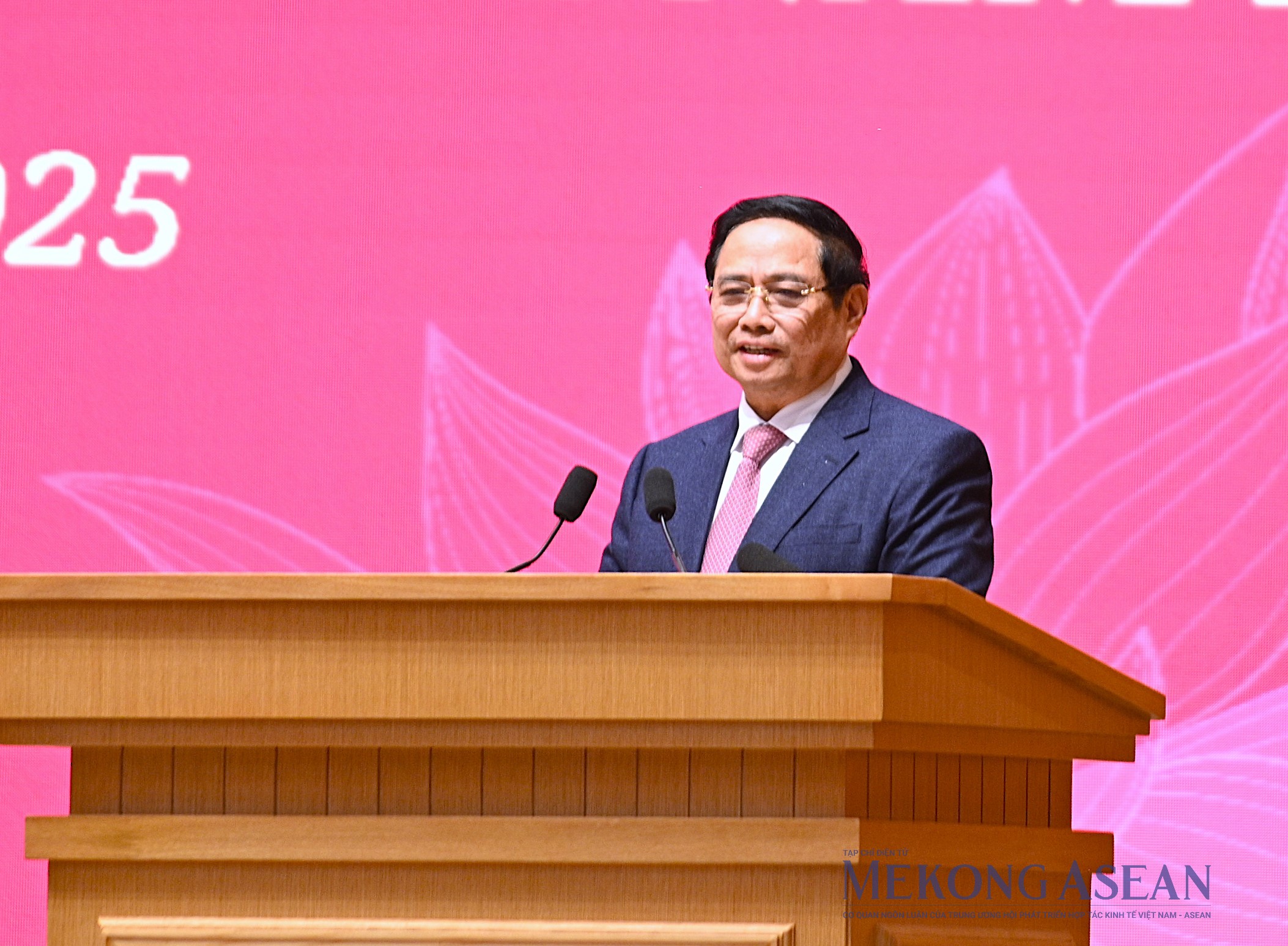 Thủ tướng: Ngoại giao phải giữ vững ổn định, mở rộng không gian phát triển