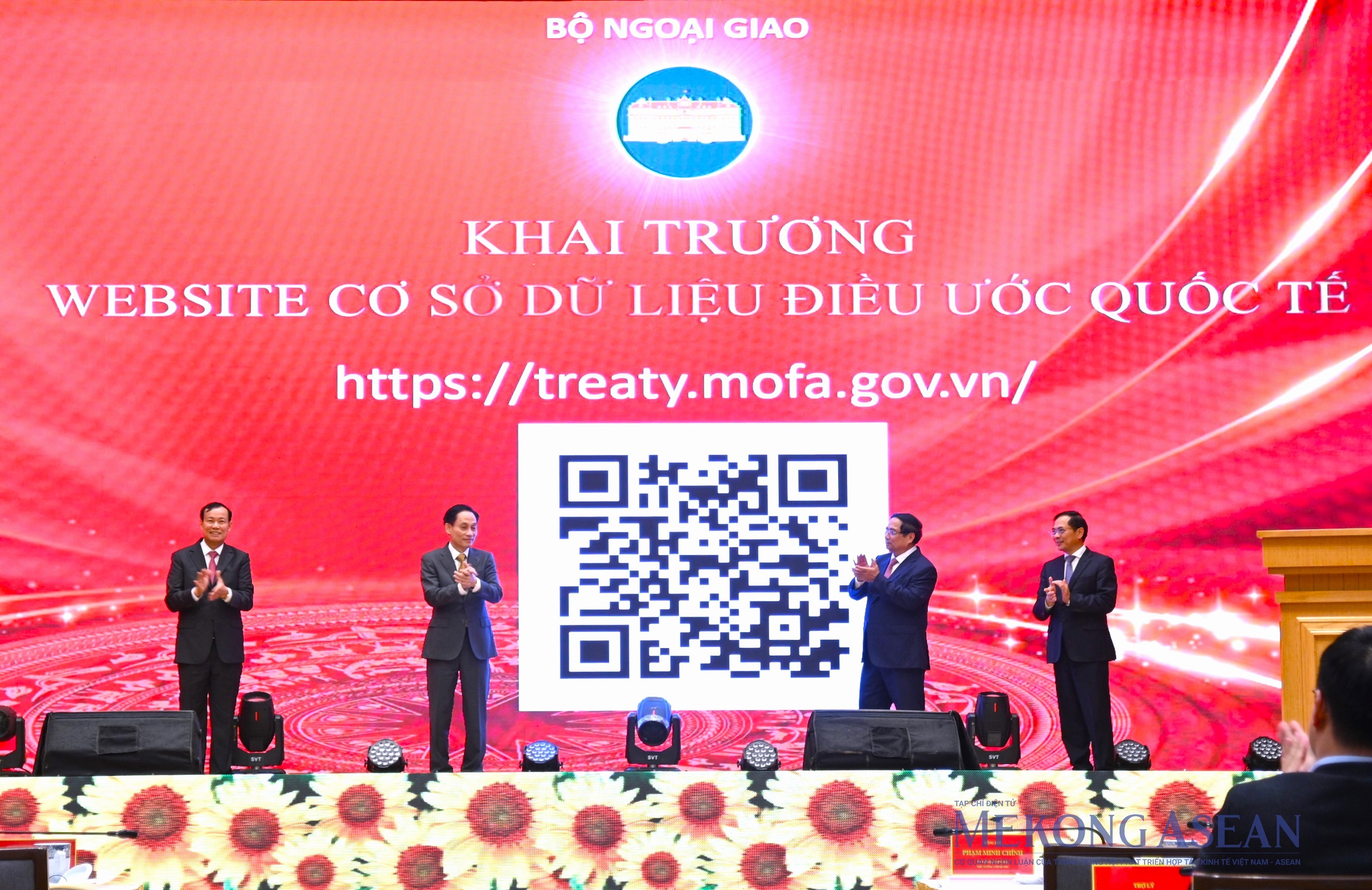 Thủ tướng: Ngoại giao phải giữ vững ổn định, mở rộng không gian phát triển