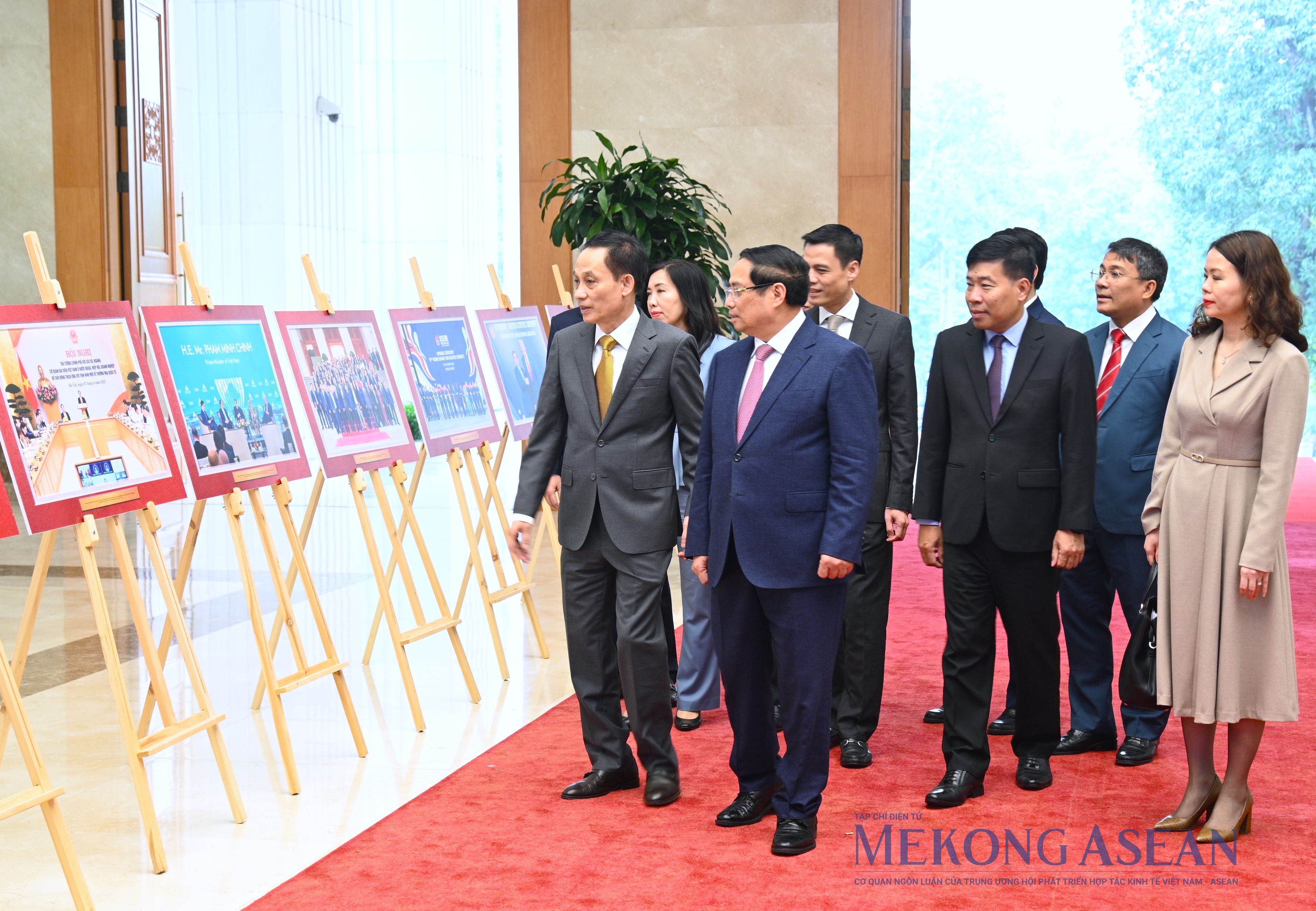 Thủ tướng: Ngoại giao phải giữ vững ổn định, mở rộng không gian phát triển