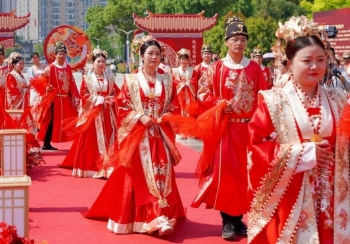 Trung Quốc đánh thuế bao cao su, thuốc tránh thai để thúc đẩy tỷ lệ sinh