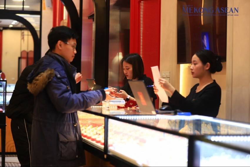 Hà Nội: Người dân xếp hàng mua vàng 'tiểu Kim Cát' lấy lộc đầu năm