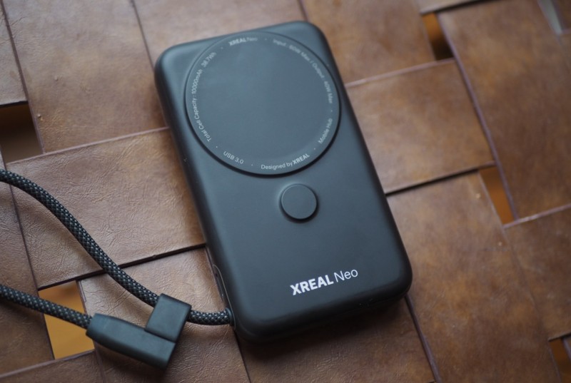 pin sạc di động tích hợp chức năng truyền hình ảnh Xreal Neo