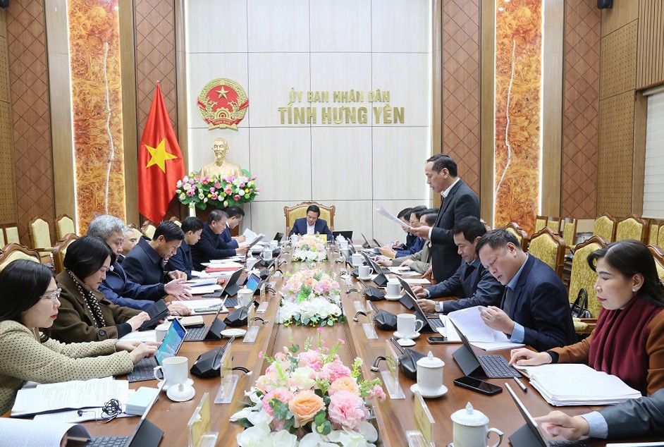 Ông Phạm Quang Ngọc, Phó Bí thư Tỉnh ủy, Chủ tịch UBND tỉnh Hưng Yên chủ trì cuộc họp. Ảnh: Tất Đạt.