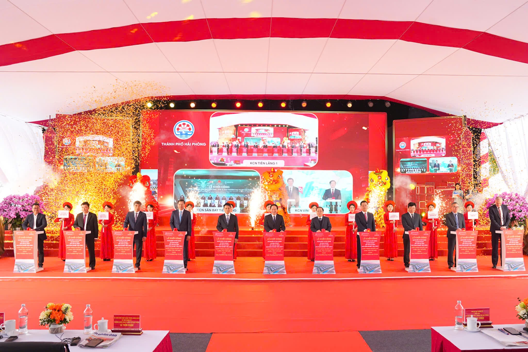 Ông Lê Tiến Châu, Ủy viên Trung ương Đảng, Bí thư Thành ủy Hải Phòng; ông Lê Ngọc Châu, Phó Bí thư Thành ủy, Chủ tịch UBND thành phố Hải Phòng; ông Lê Anh Quân, Ủy viên Ban Thường vụ Thành ủy, Phó Chủ tịch Thường trực UBND thành phố Hải Phòng và các đại biểu bấm nút khởi công Dự án đầu tư xây dựng và kinh doanh kết cấu hạ tầng Khu công nghiệp Tiên Lãng 1. Ảnh: Hải Phòng. Ông Lê Tiến Châu, Ủy viên Trung ương Đảng, Bí thư Thành ủy Hải Phòng; ông Lê Ngọc Châu, Phó Bí thư Thành ủy, Chủ tịch UBND thành phố Hải Phòng; ông Lê Anh Quân, Ủy viên Ban Thường vụ Thành ủy, Phó Chủ tịch Thường trực UBND thành phố Hải Phòng và các đại biểu bấm nút khởi công Dự án đầu tư xây dựng và kinh doanh kết cấu hạ tầng Khu công nghiệp Tiên Lãng 1. Ảnh: Hải Phòng.