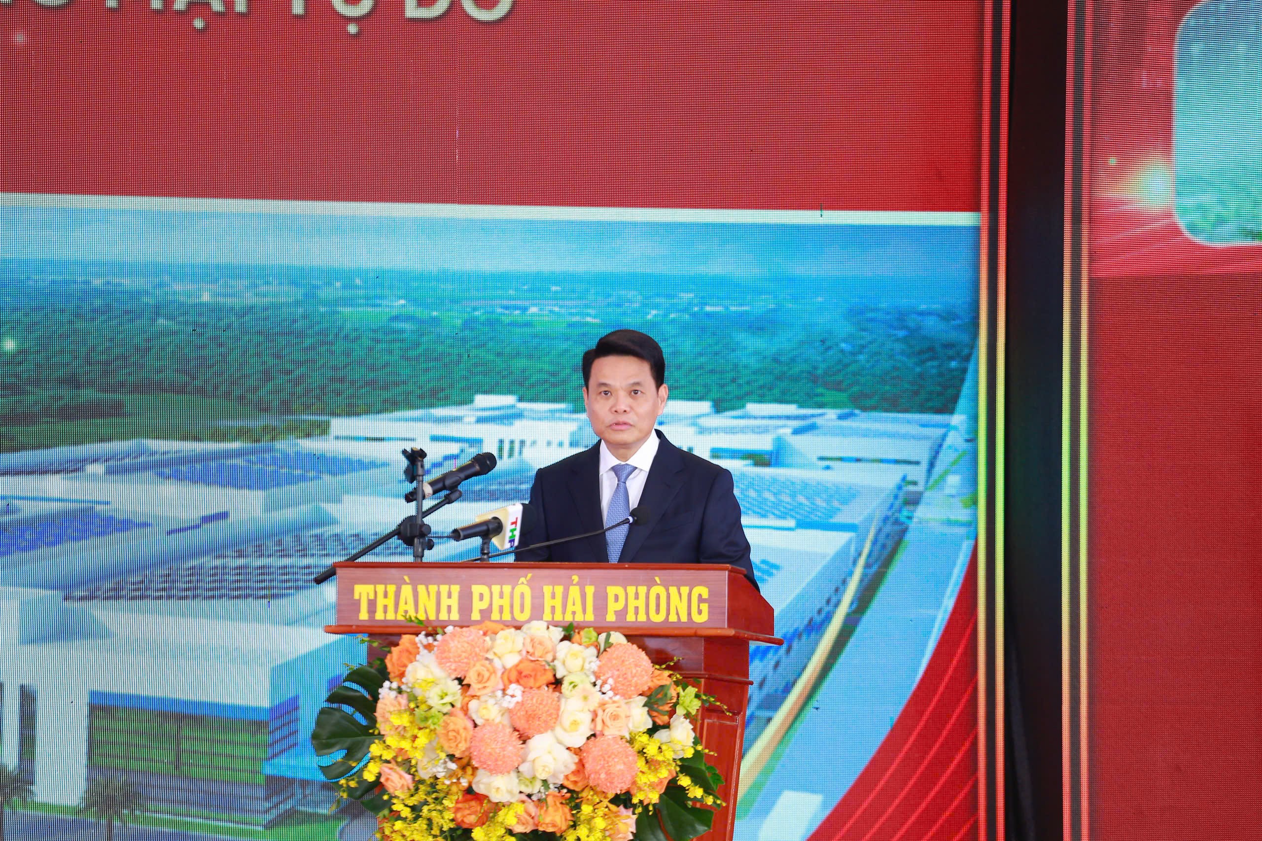 Ông Lê Ngọc Châu, Chủ tịch UBND thành phố Hải Phòng phát biểu tại lễ khởi công. Ảnh: Hải Phòng. Ông Lê Ngọc Châu, Chủ tịch UBND thành phố Hải Phòng phát biểu tại lễ khởi công. Ảnh: Hải Phòng.