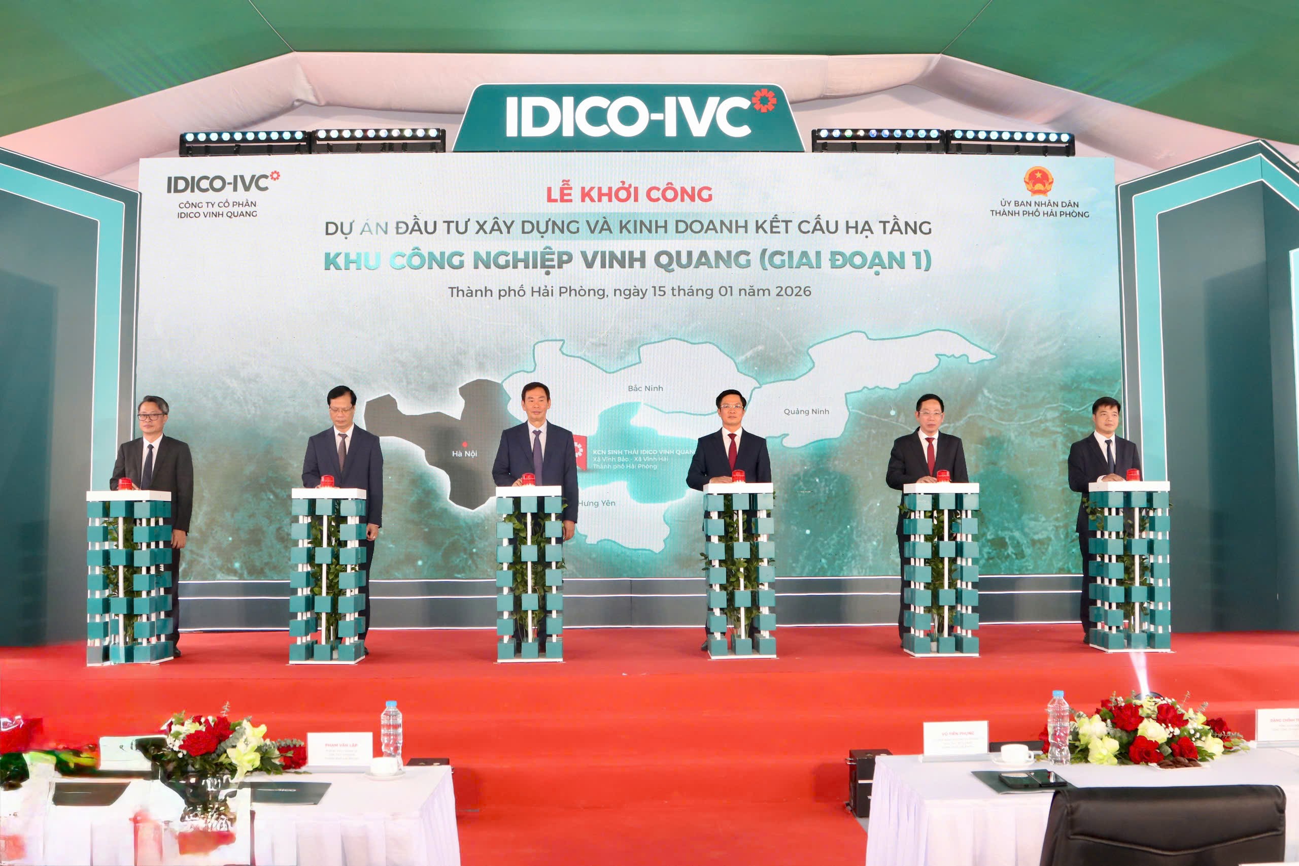 Ông Phạm Văn Lập, Phó Bí thư Thành ủy, Chủ tịch Ủy ban MTTQ Việt Nam thành phố Hải Phòng; ông Vũ Tiến Phụng, Ủy viên Ban Thường vụ Thành ủy, Phó Chủ tịch UBND thành phố Hải Phòng và các đại biểu bấm nút khởi công Dự án đầu tư xây dựng và kinh doanh kết cấu hạ tầng khu công nghiệp Vinh Quang (giai đoạn 1). Ảnh: Hải Phòng. Ông Phạm Văn Lập, Phó Bí thư Thành ủy, Chủ tịch Ủy ban MTTQ Việt Nam thành phố Hải Phòng; ông Vũ Tiến Phụng, Ủy viên Ban Thường vụ Thành ủy, Phó Chủ tịch UBND thành phố Hải Phòng và các đại biểu bấm nút khởi công Dự án đầu tư xây dựng và kinh doanh kết cấu hạ tầng khu công nghiệp Vinh Quang (giai đoạn 1). Ảnh: Hải Phòng.