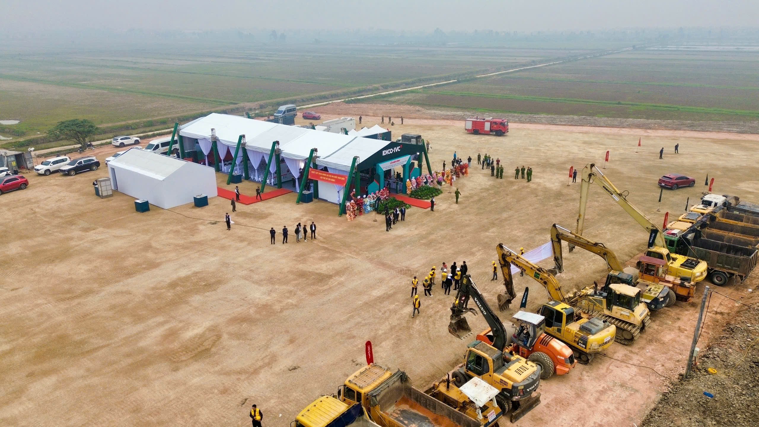 Quang cảnh nơi diễn ra lễ khởi công Dự án đầu tư xây dựng và kinh doanh kết cấu hạ tầng khu công nghiệp Vinh Quang (giai đoạn 1). Ảnh: Hải Phòng. Quang cảnh nơi diễn ra lễ khởi công Dự án đầu tư xây dựng và kinh doanh kết cấu hạ tầng khu công nghiệp Vinh Quang (giai đoạn 1). Ảnh: Hải Phòng.