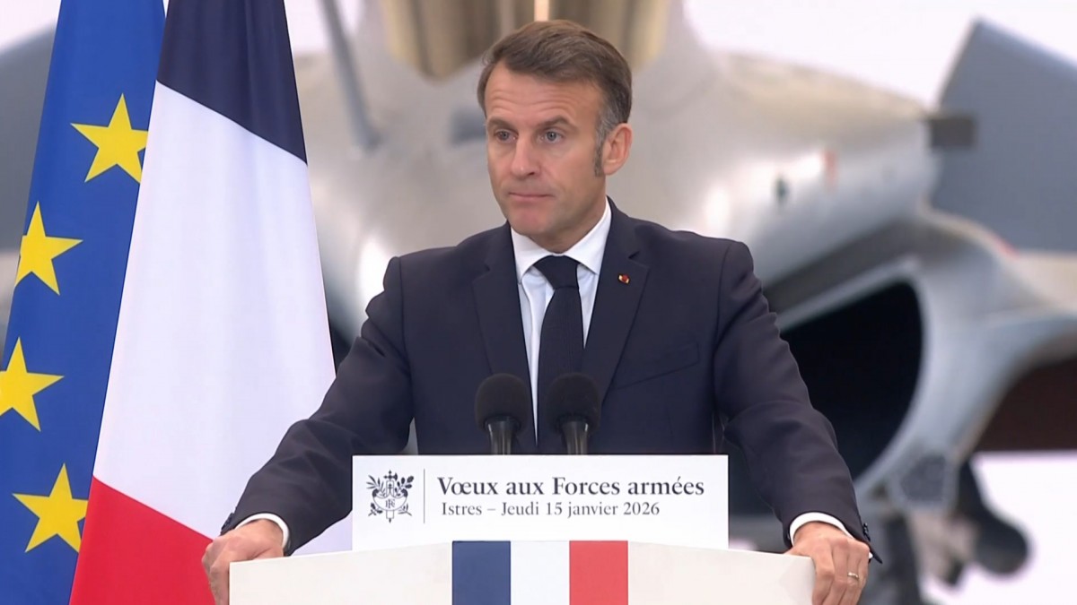Tổng thống Pháp Emmanuel Macron tại căn cứ không quân Istres ngày 15/1. Ảnh: Điện Élysée