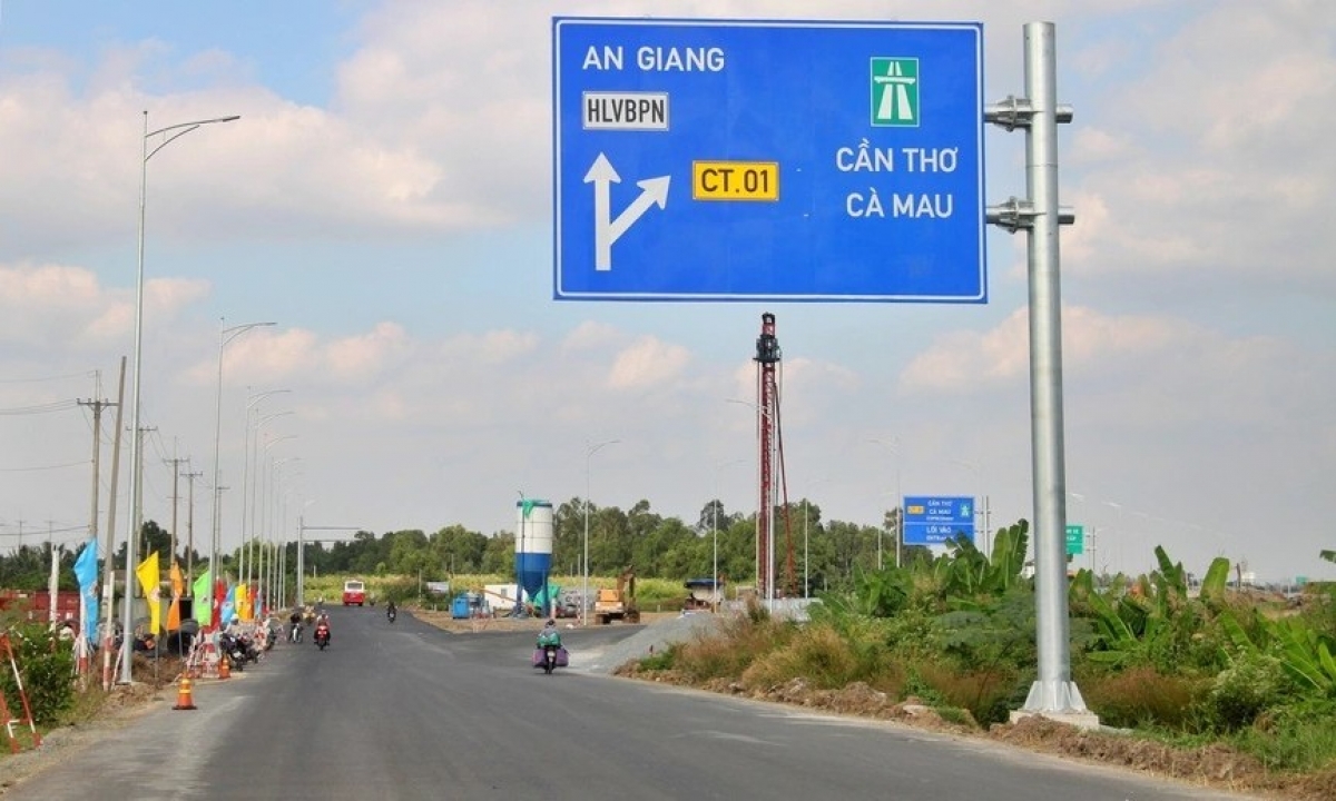 Hoàn thành các nút giao cao tốc Cần Thơ - Cà Mau trước 30 / 9 năm 2026