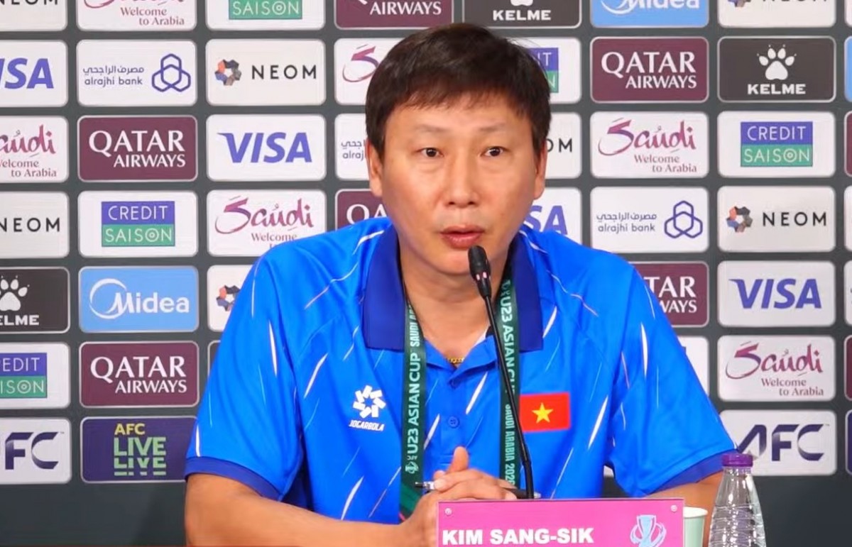 &Ocirc;ng Kim Sang Sik chỉ ra điểm mạnh nhất của U23 Trung Quốc