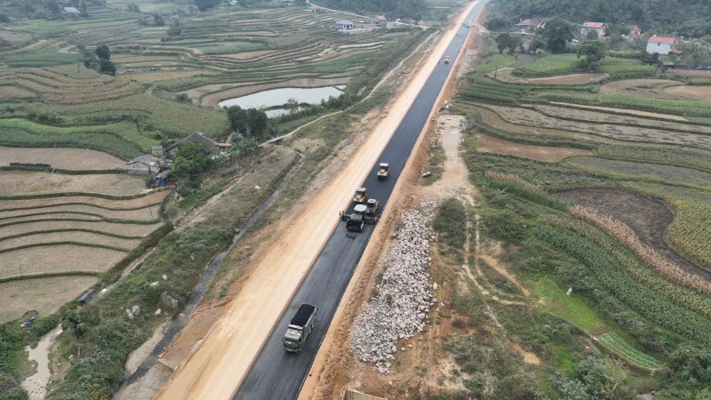 Cao tốc Đồng Đăng - Trà Lĩnh đã thông tuyến giai đoạn 1 vào ngày 19/12/2025. Nguồn: Báo Cao Bằng.